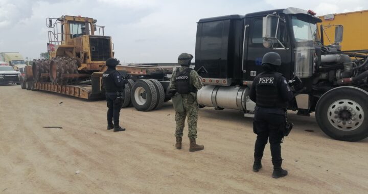 Aseguran maquinaria pesada sin documentación durante operativo carretero