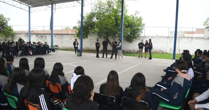 Guanajuato enseña a estudiantes a identificar riesgos y a protegerse en línea con apoyo de la Policía Cibernética