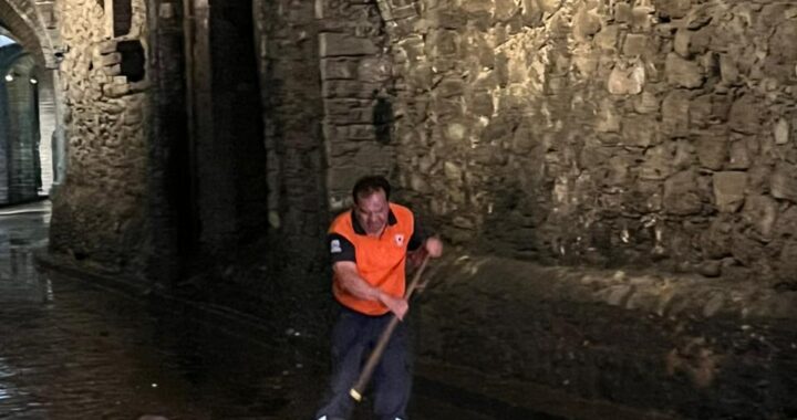 Exhortan a no tirar basura en la vía pública para prevenir encharcamientos durante lluvias