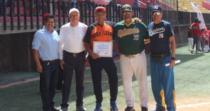 ENCIENDE EL DIAMANTE LA LIGA INFANTIL Y JUVENIL CON RECONOCIMIENTO A UNA GLORIA DEL BÉISBOL MEXICANO