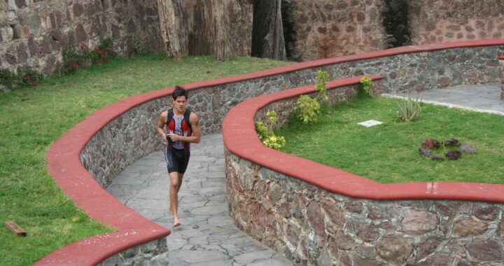 EL TRIATLÓN DE LAS FIESTAS DE SAN JUAN Y PRESA DE LA OLLA OFRECE CERCA DE 40 AÑOS DE HISTORIA Y TRADICIÓN