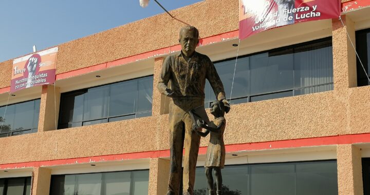 Denuncia maestra omisiones estatales para atender su denuncia por acoso