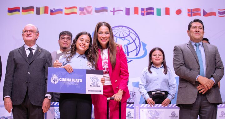 Abanderan a beneficiarios de Programas de Hermanamiento Gto-Hiroshima y Voluntariados Internacionales