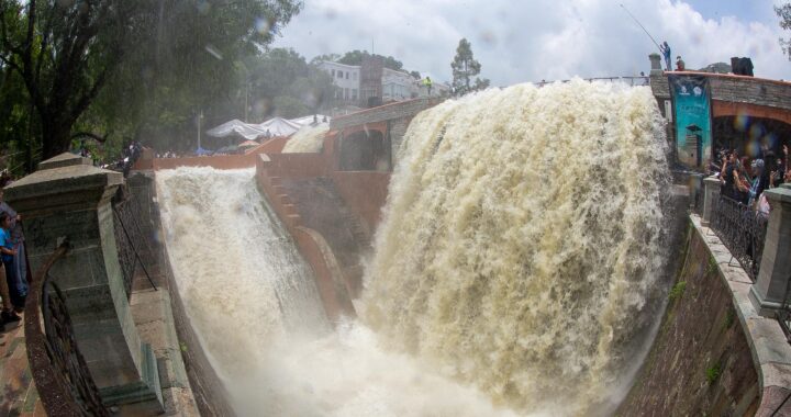 Viven 15 mil personas la tradicional apertura de la Presa de la Olla