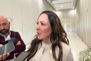 Se compromete Samantha Smith a apoyar a adultos mayores 