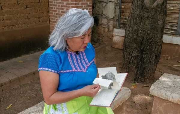 CELERINA PATRICIA SÁNCHEZ ESCRIBE PARA QUE LA LENGUA TU’UN SAVI SIGA VIVA