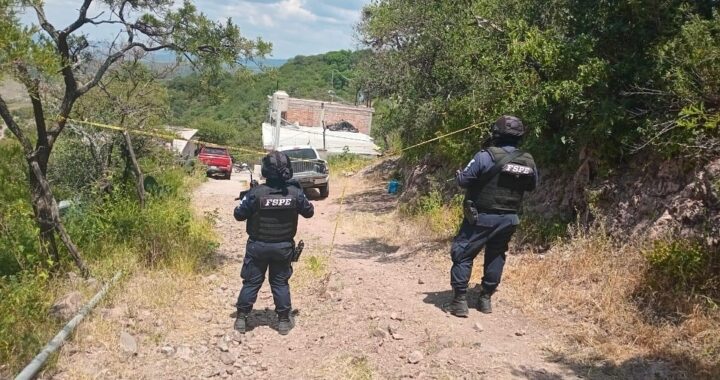 Aseguran FSPE inmueble con vehículos, armas y equipo táctico en SMA en operativo interinstitucional