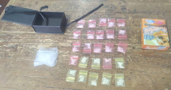 Detienen a dos con presunta droga cristal en distintos puntos de la capital