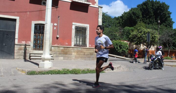 ÁNGEL PÉREZ REALIZA RECORRIDO TRIUNFAL EN EL BUEN VIAJE