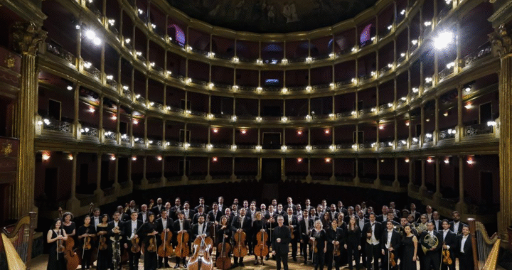 Presenta la SCULT a la Orquesta Filarmónica de Jalisco en el Teatro del Bicentenario Roberto Plasencia Saldaña