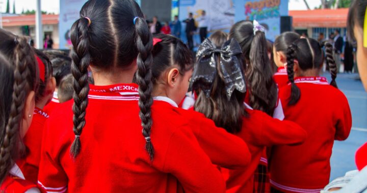 Regresan un millón 200 mil estudiantes a clases