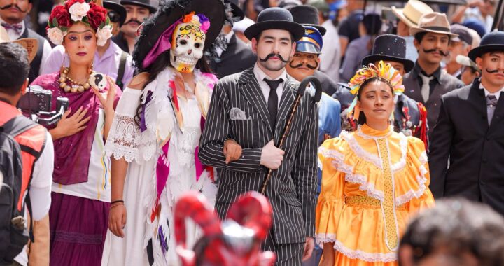 Con gran desfile y la renovación del fuego simbólico, se conmemora la toma de la Alhóndiga de Granaditas