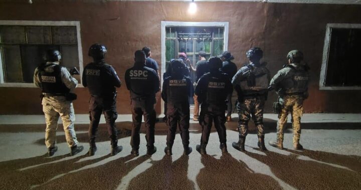 Tras cateo en La Calera, Irapuato, aseguran  armas, drogas y dinero en efectivo