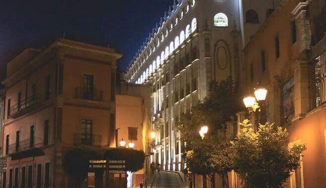 A LAS 9:25 PM