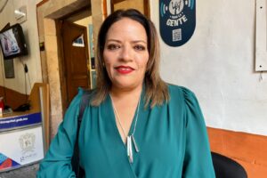 Llevan talleres de prevención del embarazo a las escuelas de comunidades