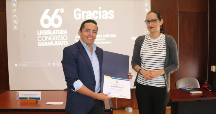 Estudiantes UG reciben conferencia sobre comunicación política y legislativa en Guanajuato 