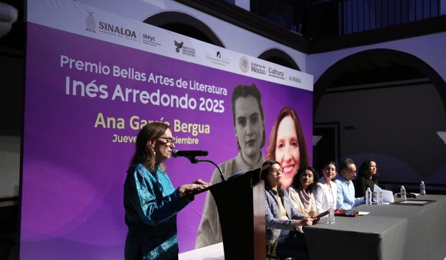 ANA GARCÍA BERGUA RECIBE EL PREMIO BELLAS ARTES DE LITERATURA INÉS ARREDONDO 2025