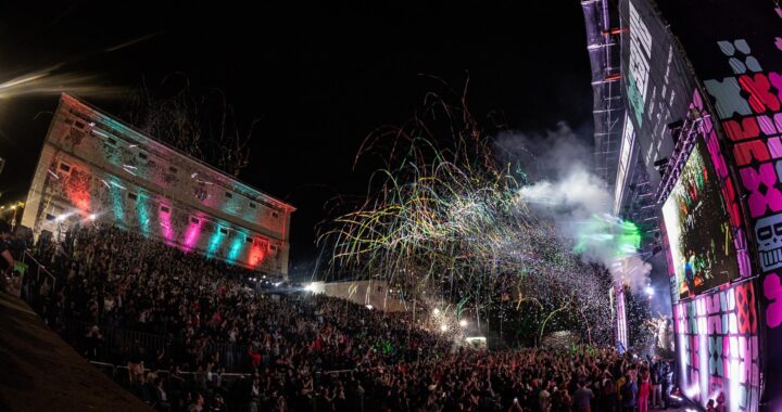 Con la mezcla de ritmos de Africa Express, cerró el FIC 53 con danza, canto y ambiente