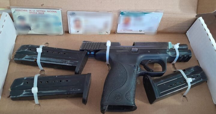 Detienen a 3 hombres por portación de armas de fuego; se identificaron como militares retirados