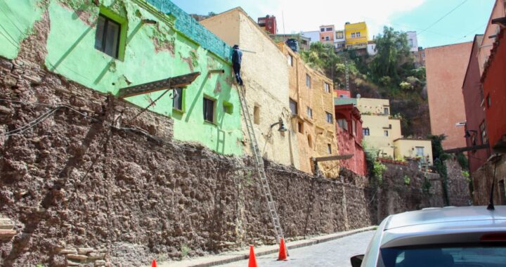 Recibe la Subterránea una “manita de Gato” previo al Festival del Día de los Muertos