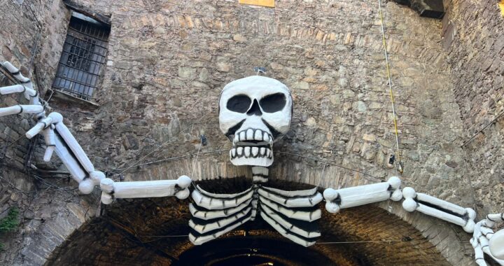 Bloqueos carreteros afectarían la llegada de turistas al Festival del Día de Muertos