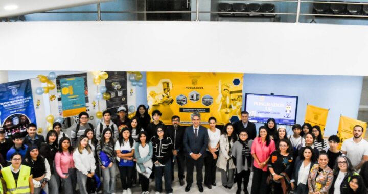 Comunidad estudiantil UG del NMS conoce de viva voz a la oferta educativa del Campus León