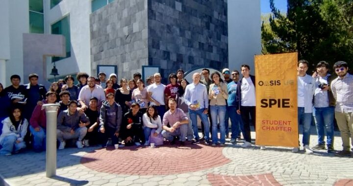 Estudiantes de SPIE OASIS UG conmemoran el Día Internacional de la Fotónica y el Año de Ciencia y Tecnología Cuánticas (IYQ)