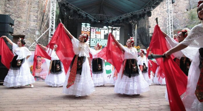 CONCLUYE ACTIVIDADES CASA VERACRUZ EN EL 53 CERVANTINO, CON UN AGRADECIMIENTO AL ESTADO POR PARTE DE CLAUDIA CURIEL DE ICAZA