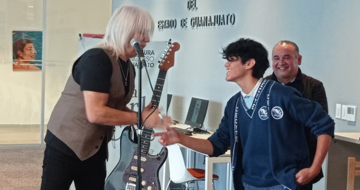 ROQUERO ALTERA LA QUIETUD EN BIBLIOTECA