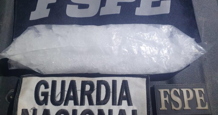 Detienen Células Mixtas a hombre en Irapuato; le aseguran 548 dosis de cristal y un chaleco táctico