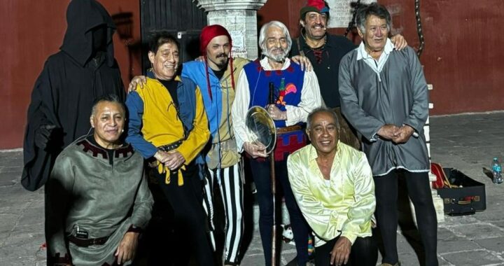 Celebran los juglares 50 años de función de Noche de Muertos
