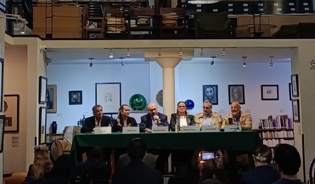 CON LA POESÍA DESAPARECEN LAS FRONTERAS, PLANTEAN EN EL ENCUENTRO DE ESCRITORES DEL MUNDO