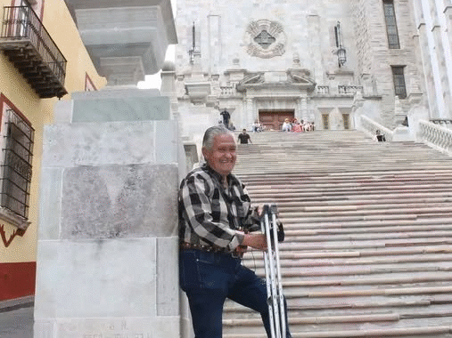 ESCALINATA DE LA UG, HUÉRFANA