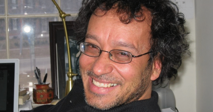 La Biblioteca Central recibe al escritor Ricardo Chávez Castañeda