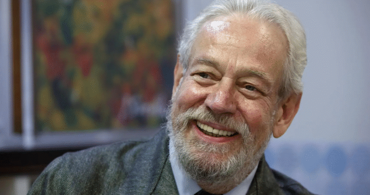 Gonzalo Celorio sonríe ante su Premio Cervantes