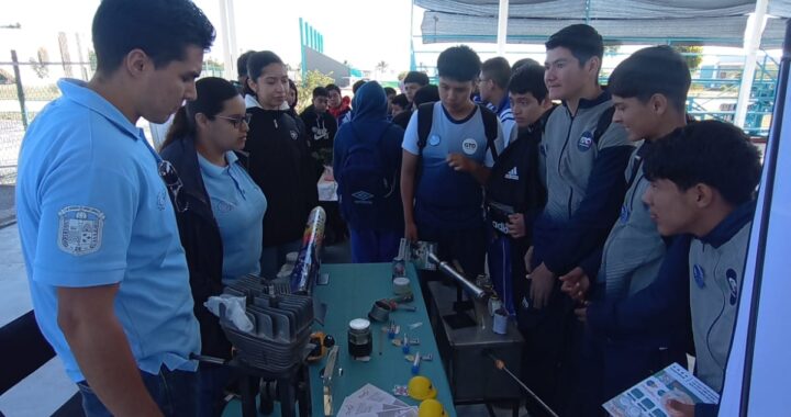 Comunidad UG participa en el Tianguis de la Ciencia 2025