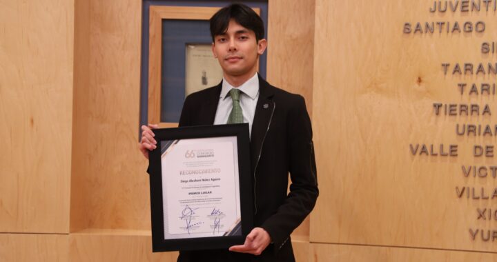 Premian a estudiante UG en el 12° Concurso de Ensayo de Investigación Legislativa 