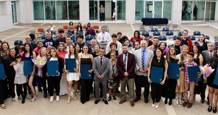 UG celebra entrega de títulos en Irapuato y Yuriria