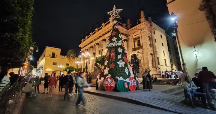 Adornos navideños seguirán colocándose en la capital