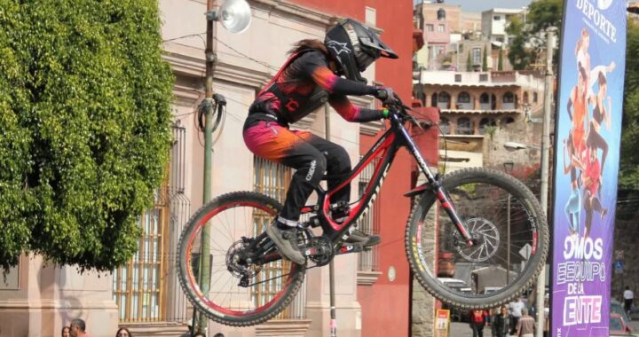 BRINDA GRAN ESPECTÁCULO BIKE FEST CON TRIUNFO DE TOTI HOPE Y CORONA A RAY FOURNIER