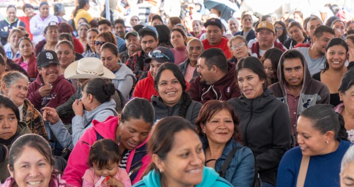Entrega gobierno capitalino láminas, pintura y tinacos a personas de escasos recursos