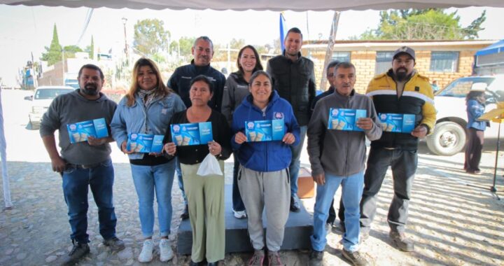 Reciben habitantes de comunidades de la capital, apoyo de cemento para la construcción