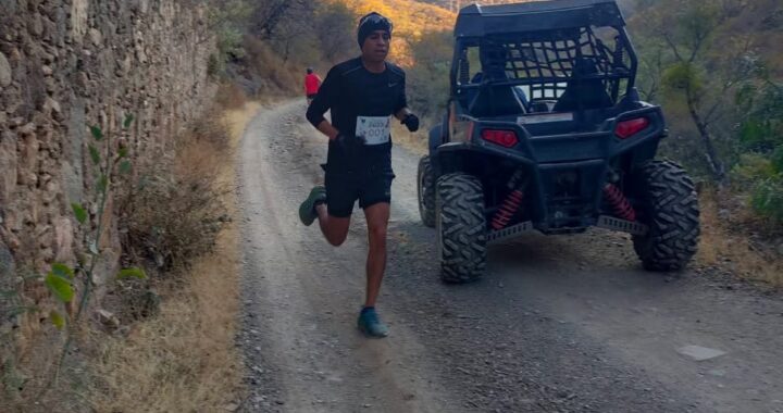 REPITEN VICTORIAS JAIR Y ARIÁN EN LA CARRERA ATLÉTICA DE LA NAVIDAD