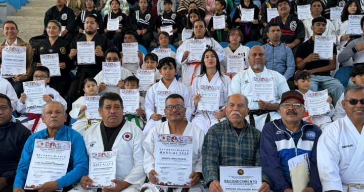 ENTREGAN “RECONOCIMIENTO PÚBLICO A LO MEJOR DE LAS ARTES MARCIALES 2025” Y A DESTACADOS EXPONENTES DEL BOXEO DE ANTAÑO