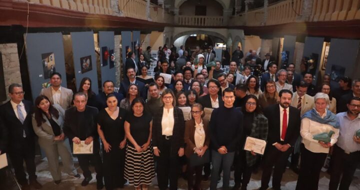 Periodismo, una misión que se realiza en comunidad: Rectora General de la UG