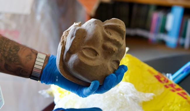 SE ENTREGAN AL INAH 52 PIEZAS ARQUEOLÓGICAS RECUPERADAS EN ESTADOS UNIDOS