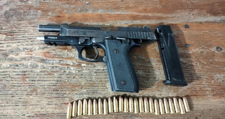 Detienen a cuatro; uno por portación de arma y tres por actos vandálicos en la capital