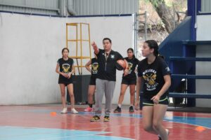 “VAMOS CON JUGADORAS QUE SE PONGAN LA CAMISETA CON CORAZÓN”: JOSÉ CARLO VILLEGAS, ENTRENADOR DE MIELERAS
