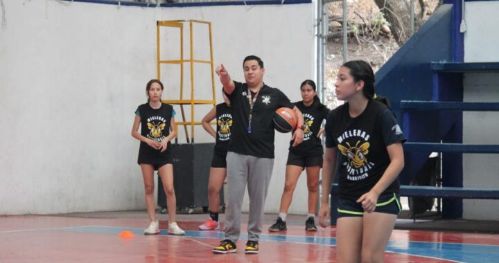 “VAMOS CON JUGADORAS QUE SE PONGAN LA CAMISETA CON CORAZÓN”: JOSÉ CARLO VILLEGAS, ENTRENADOR DE MIELERAS