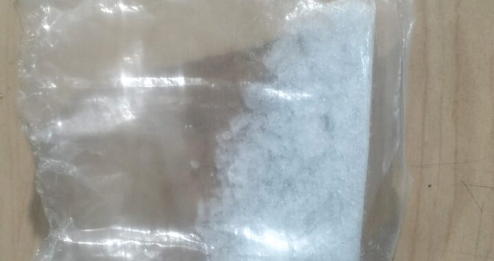 Detienen a dos en la capital y aseguran alrededor de 50 dosis de presunta droga